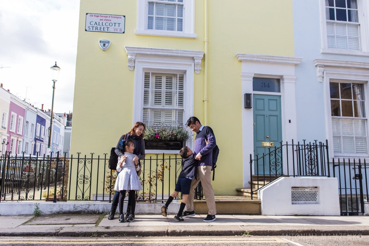 family looking at colourful houses in notting hill
